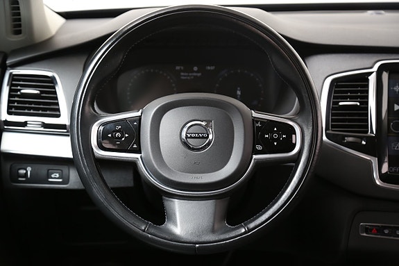 Volvo XC90 17 of 30