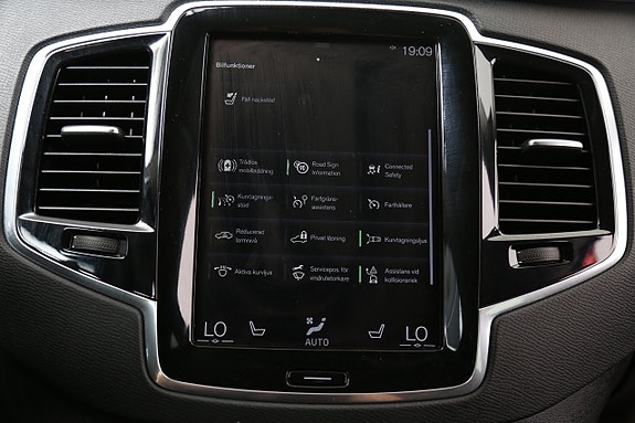 Volvo XC90 25 of 30