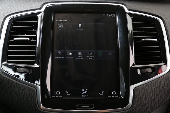 Volvo XC90 24 of 30