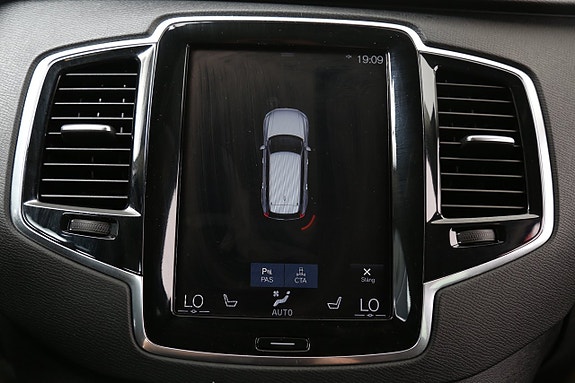 Volvo XC90 27 of 30