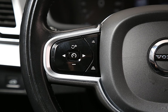 Volvo XC90 16 of 30