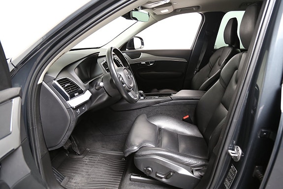 Volvo XC90 11 of 30