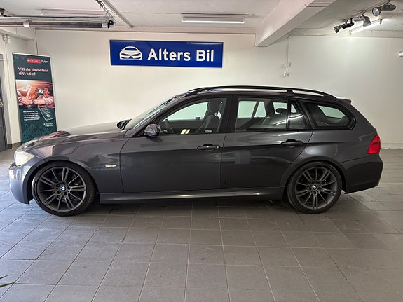 BMW 330i 3 of 5