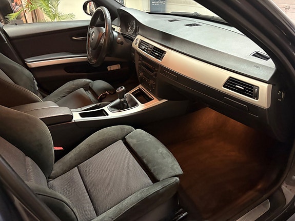 BMW 330i 18 of 18