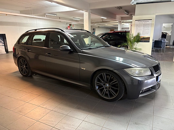BMW 330i 3 of 18