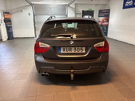 BMW 330i 6 of 18