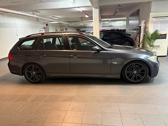 BMW 330i 11 of 18