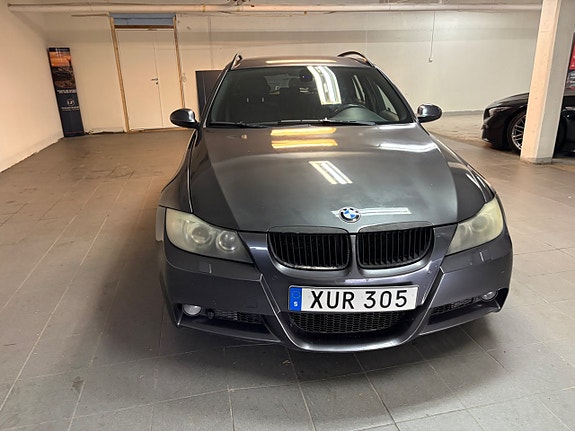 BMW 330i 2 of 18