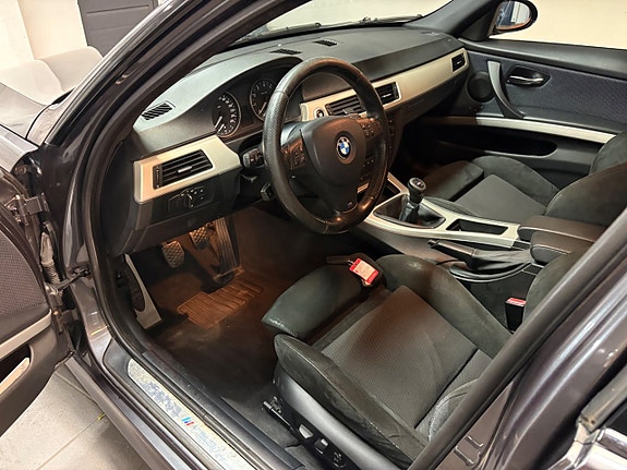 BMW 330i 14 of 18
