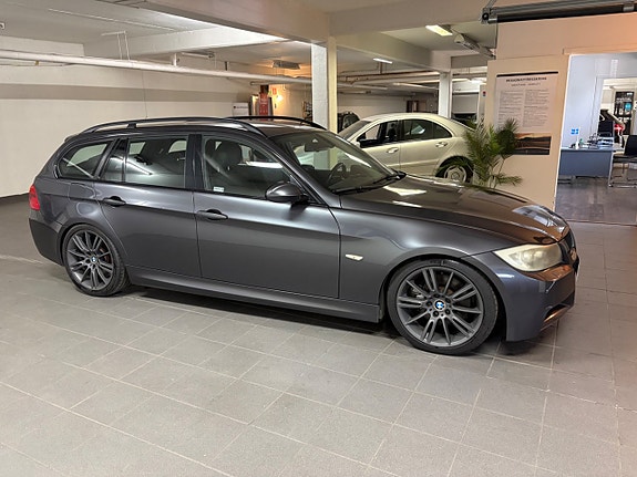 BMW 330i 5 of 5