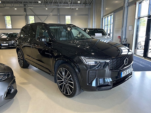 Volvo XC90 2 of 19