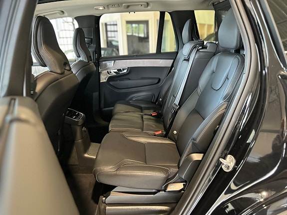 Volvo XC90 10 of 19