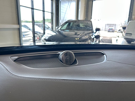Volvo XC90 16 of 19