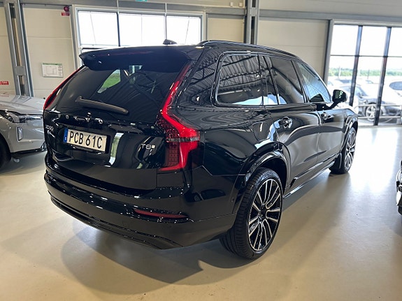 Volvo XC90 3 of 19