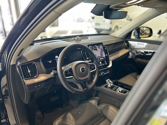 Volvo XC90 8 of 19