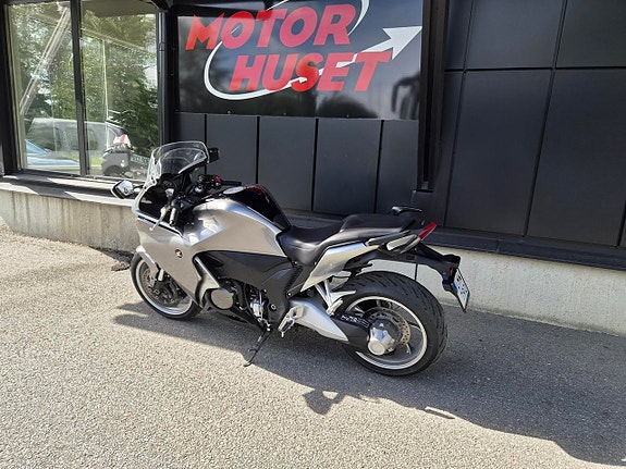 Honda VFR1200 -10 2 of 3