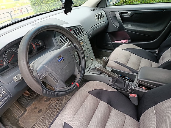 Volvo V70 3 of 3