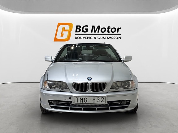 BMW 330Ci 2 of 5