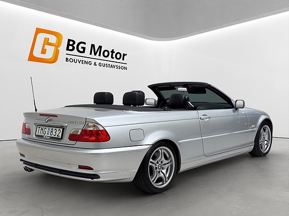 BMW 330Ci 4 of 18