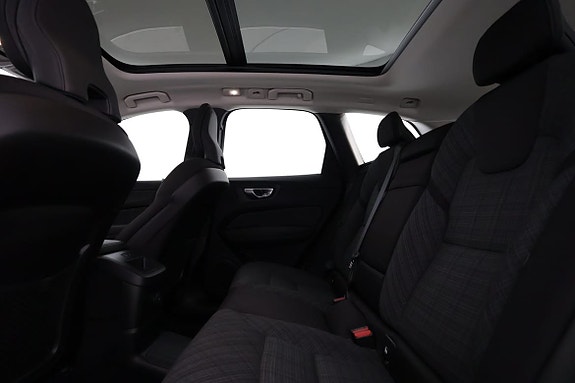 Volvo XC60 10 of 17