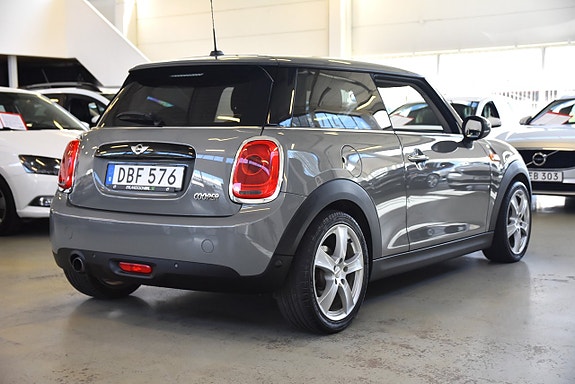 MINI Cooper 4 of 5