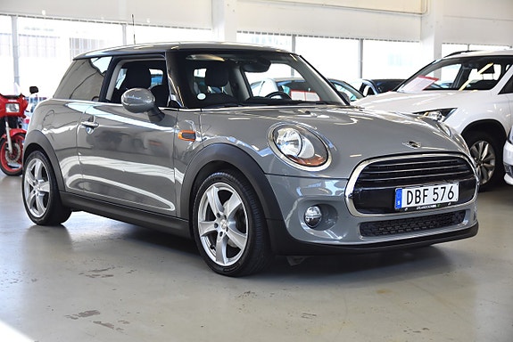 MINI Cooper 2 of 5