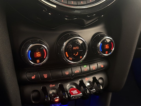 MINI Cooper 19 of 28