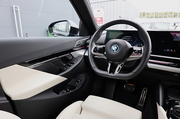 BMW 530e 22 of 25