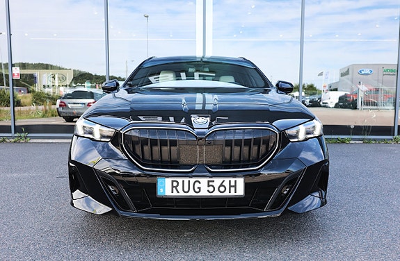 BMW 530e 2 of 5