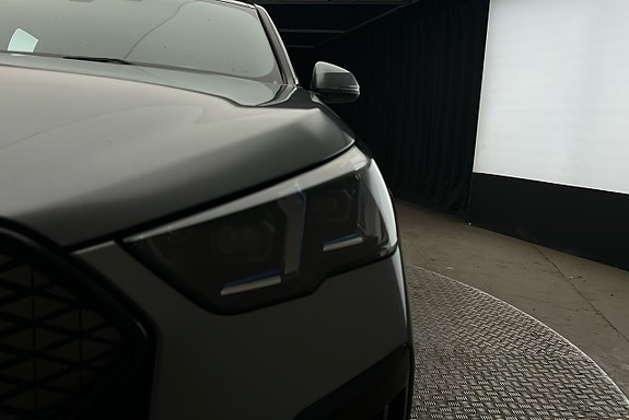 BMW iX2 11 of 23