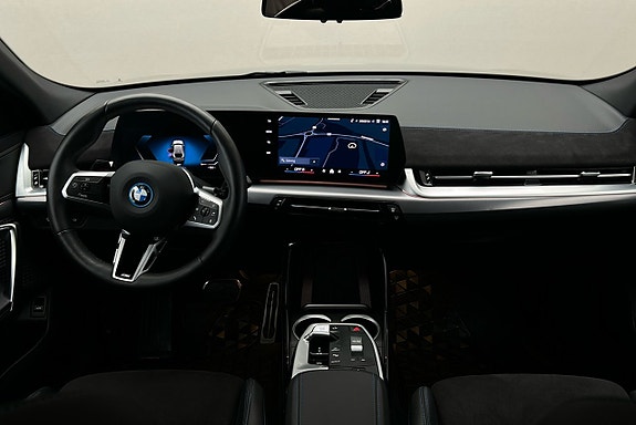 BMW iX2 6 of 23