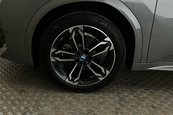 BMW iX2 12 of 23