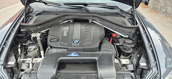 BMW X5 2 of 5