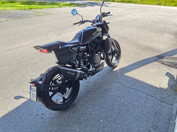 Husqvarna 701 Svartpilen -19 3 of 3