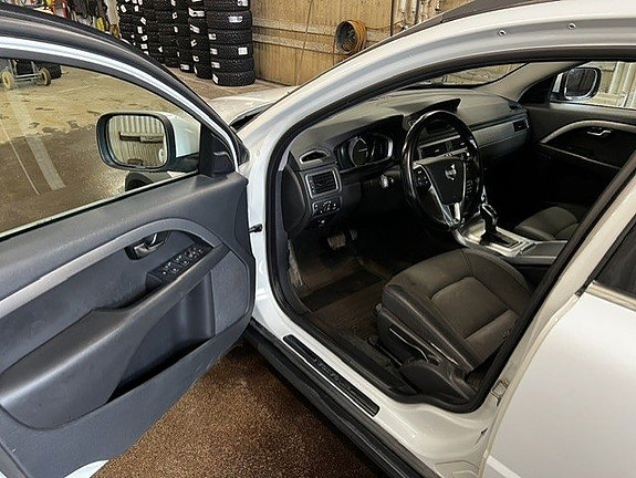 Volvo XC70 4 of 5