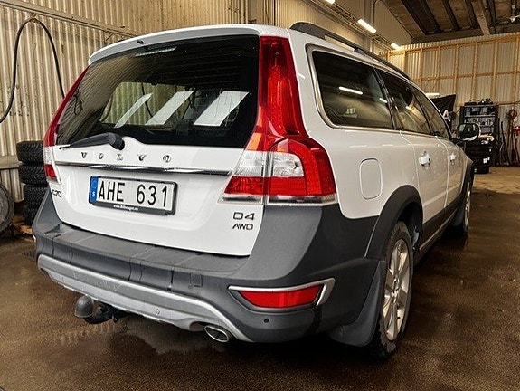 Volvo XC70 2 of 5