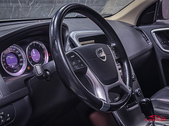 Volvo XC60 12 of 23