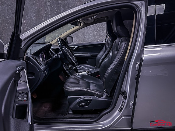 Volvo XC60 10 of 23
