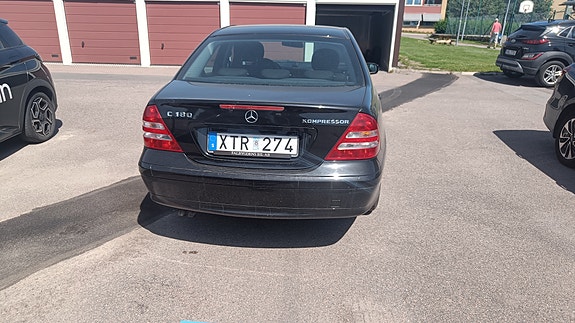 Mercedes-Benz C180 2 of 4