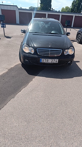 Mercedes-Benz C180 4 of 4