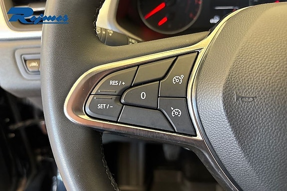 Renault Captur 9 of 18