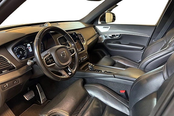 Volvo XC90 10 of 30