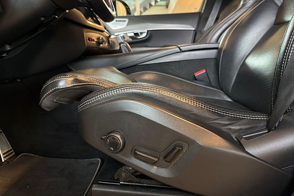 Volvo XC90 14 of 30