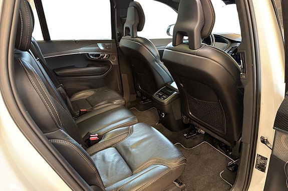 Volvo XC90 12 of 30