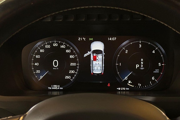 Volvo XC90 17 of 30
