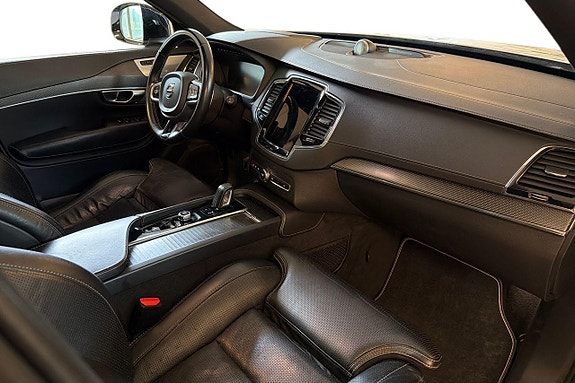 Volvo XC90 11 of 30