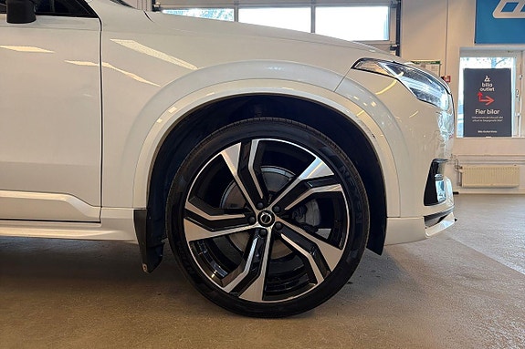 Volvo XC90 8 of 30