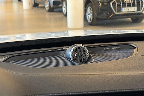 Volvo XC90 24 of 30