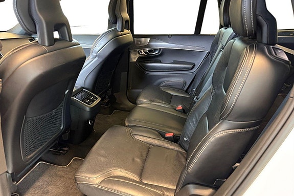 Volvo XC90 13 of 30