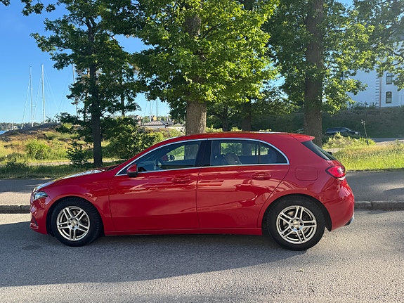 Mercedes-Benz A180 2 of 5